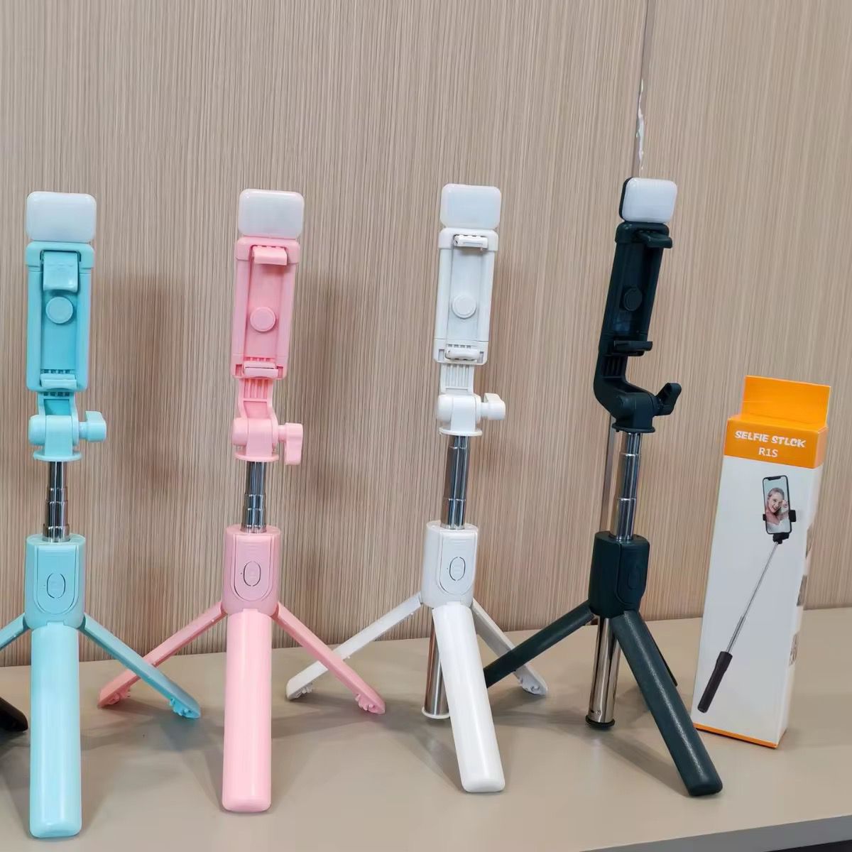 Mini Trépied + Lampe LED – Éclairage & Stabilité pour vos contenus